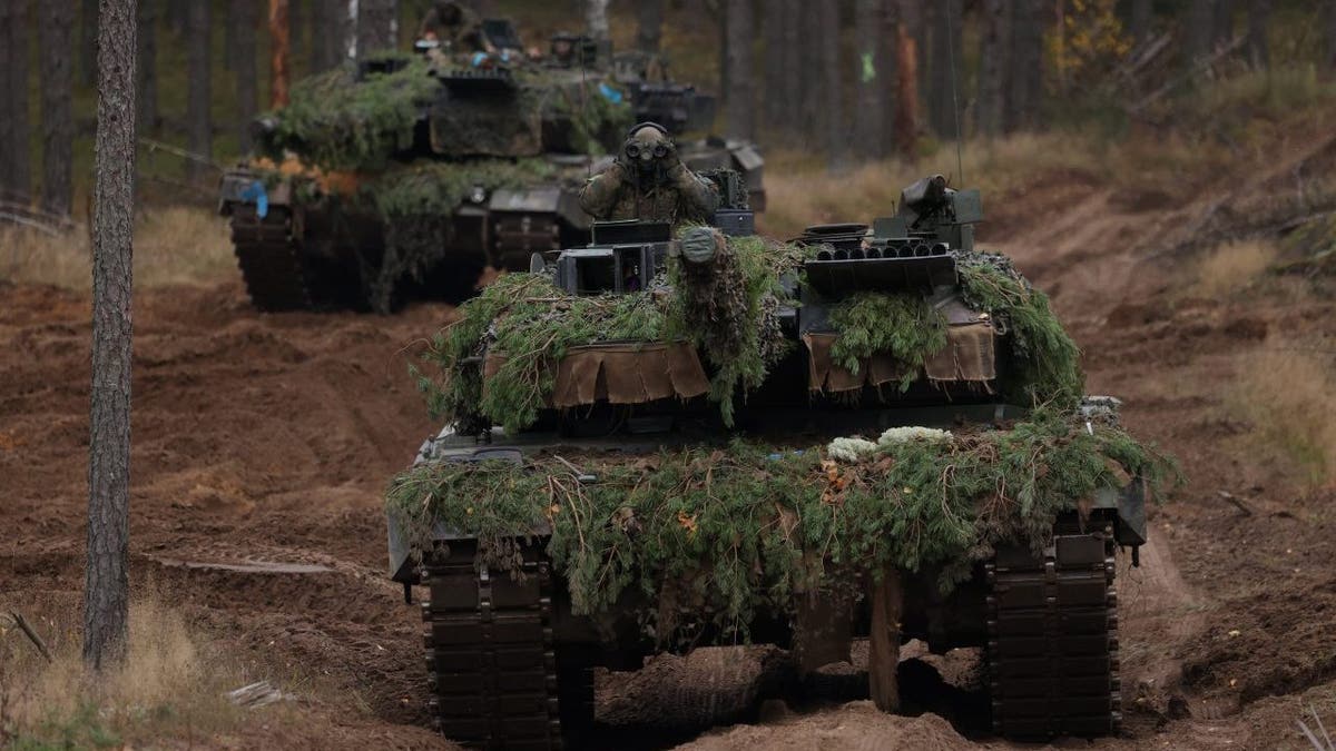 Leopard tanks
