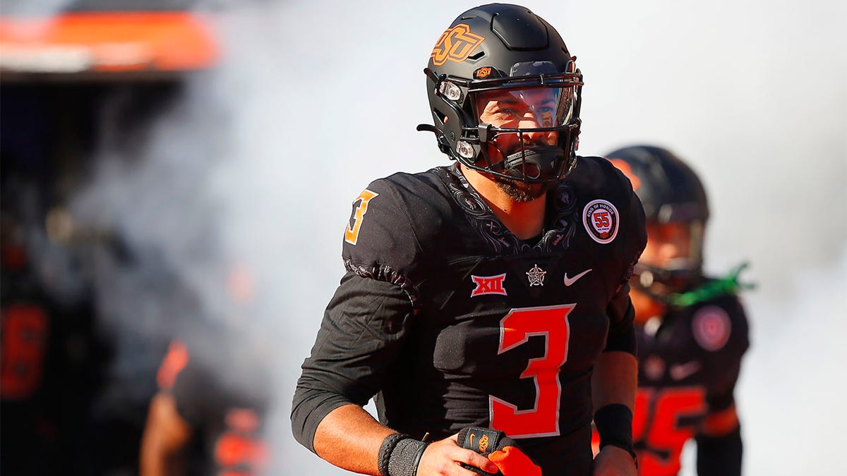 Spencer Sanders prepares to play Iowa State