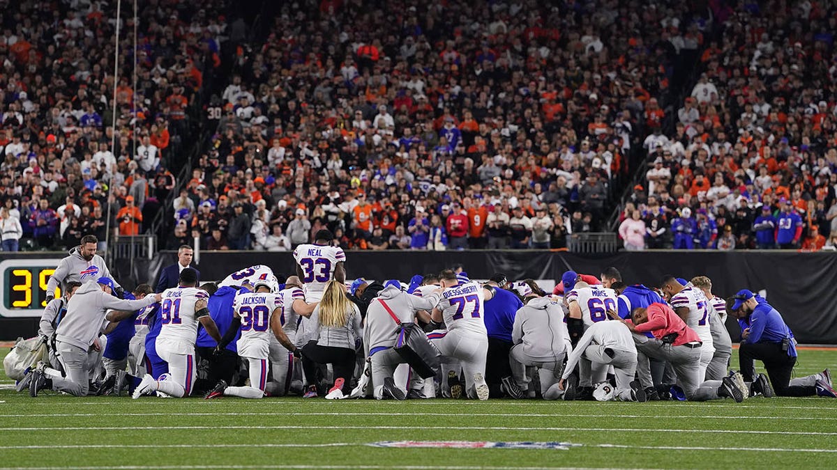 Buffalo Bills gather for a team prayer
