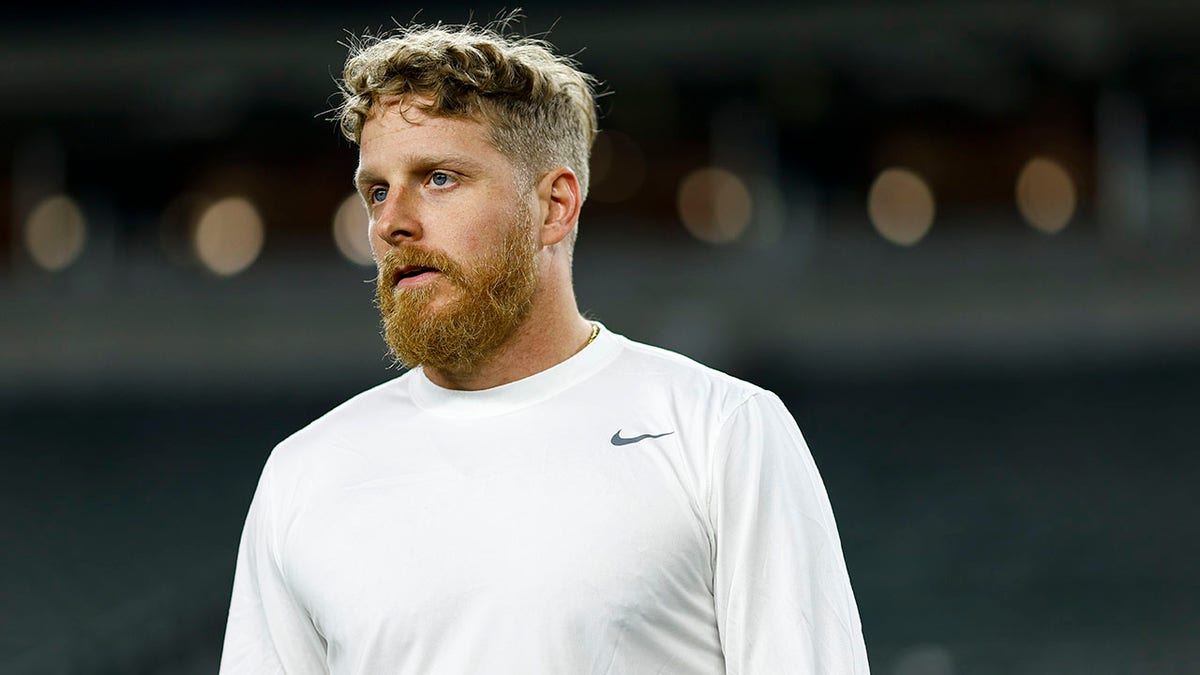 Cole Beasley warms up before the Bengals game