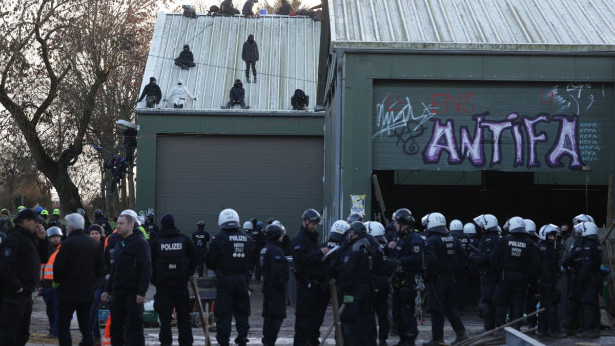 Police crack down on anti-coal protests