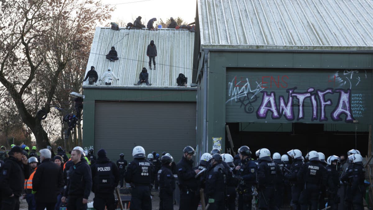 Police crack down on anti-coal protests