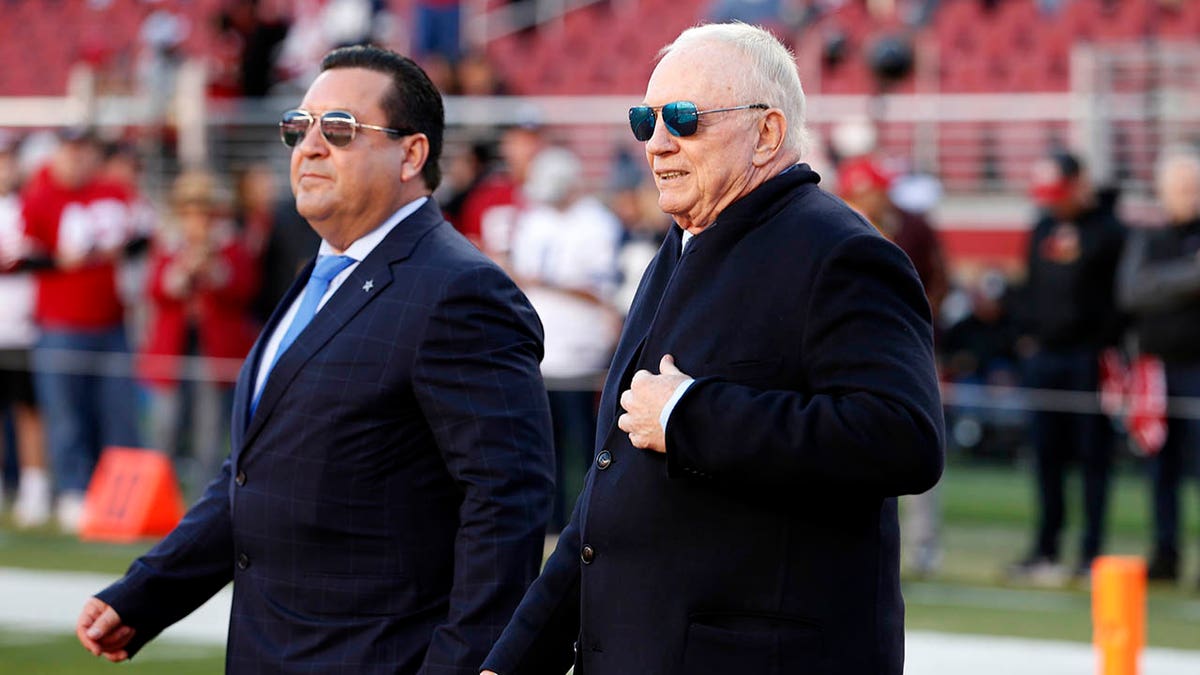 Jerry Jones on the field before a game agains the Niners