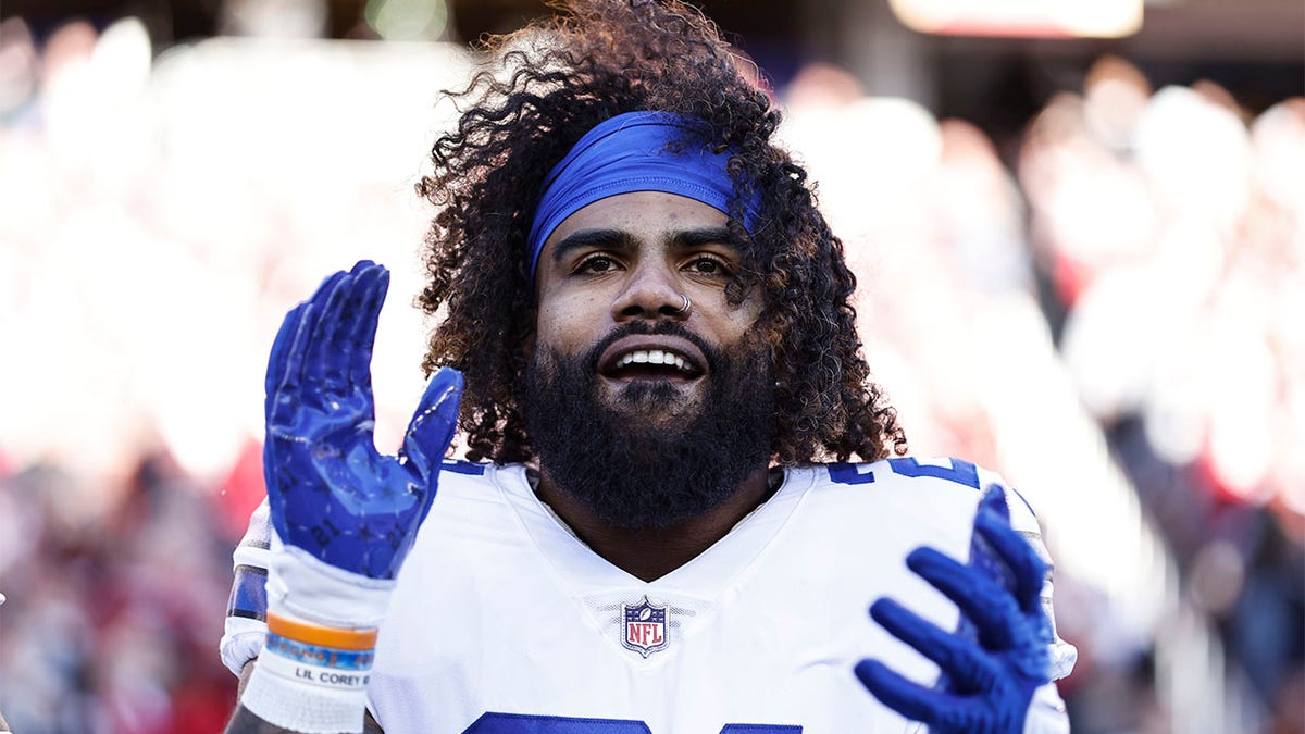 Ezekiel Elliott against the 49ers