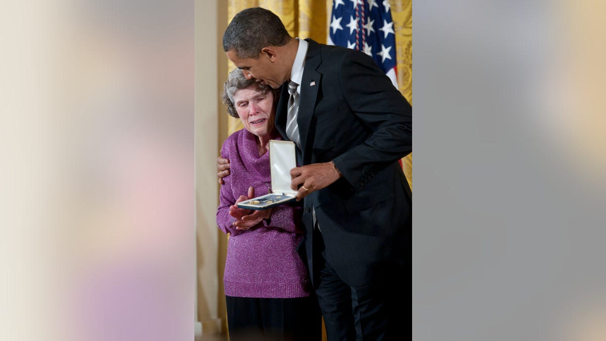 Obama delivering medal