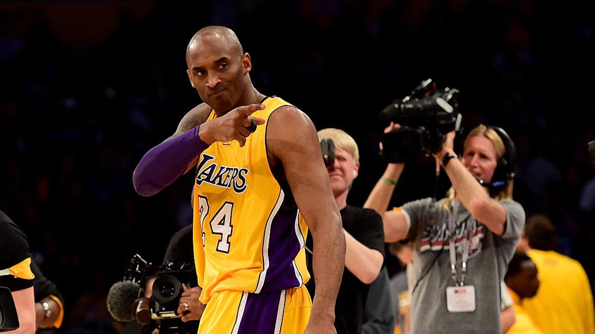 Kobe Bryant pointing