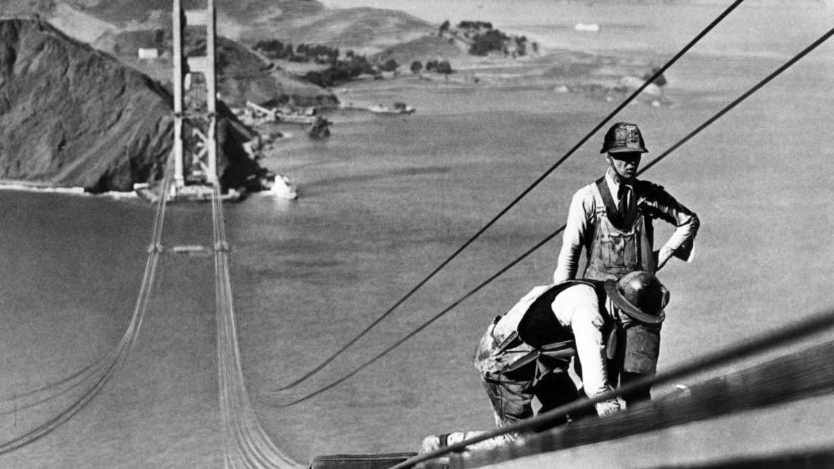 Building of Golden Gate Bridge