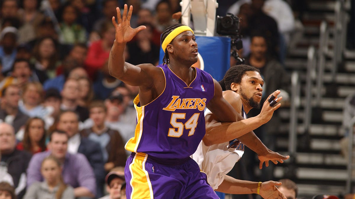 Kwame Brown battles for a rebound