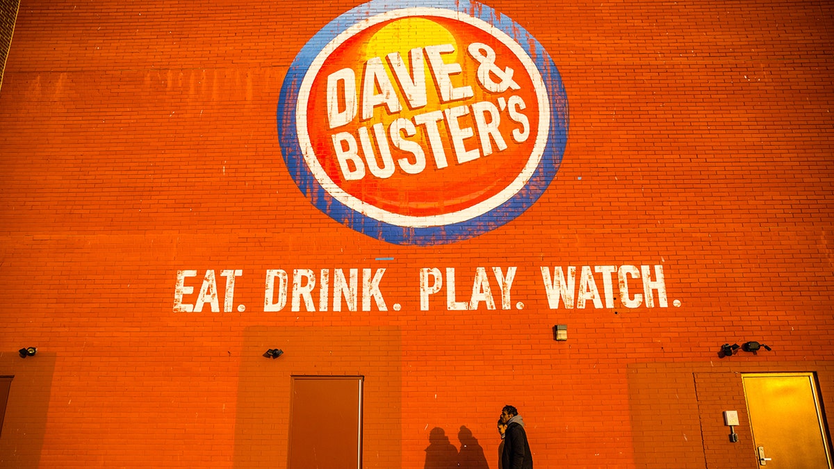 Dave & Buster's Entertainment logo