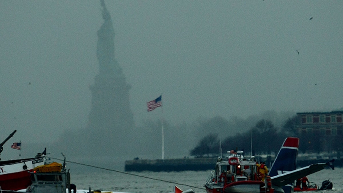 statue of liberty us airways flight landing