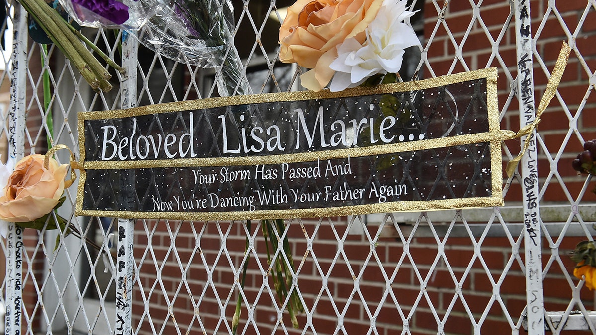 A view of fan tributes for Lisa Marie Presley at Graceland