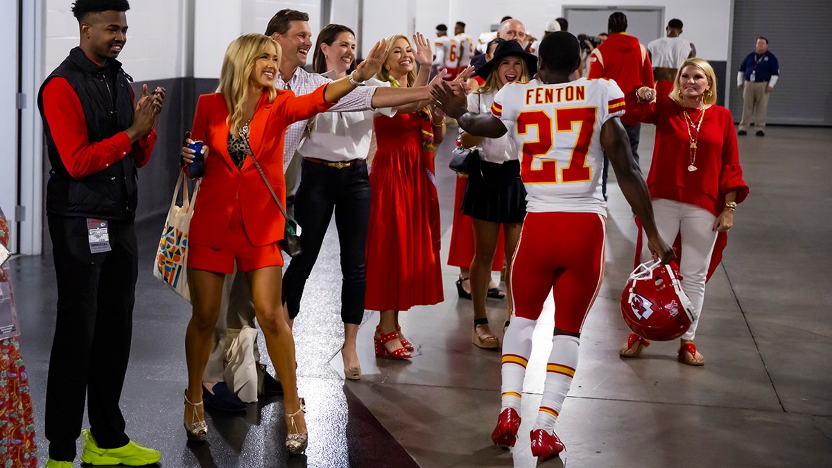 Gracie Hunt Shines in Metallic Sandals at Kansas City Chiefs Game –  Footwear News