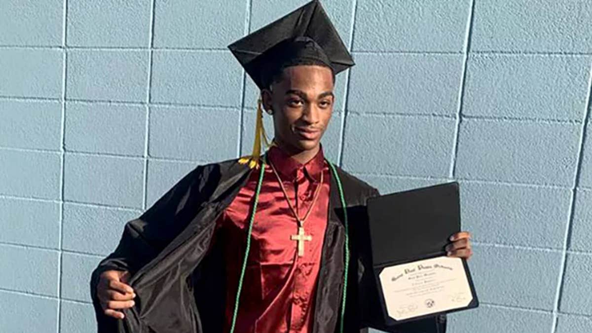 Johntae Hudson graduation photo