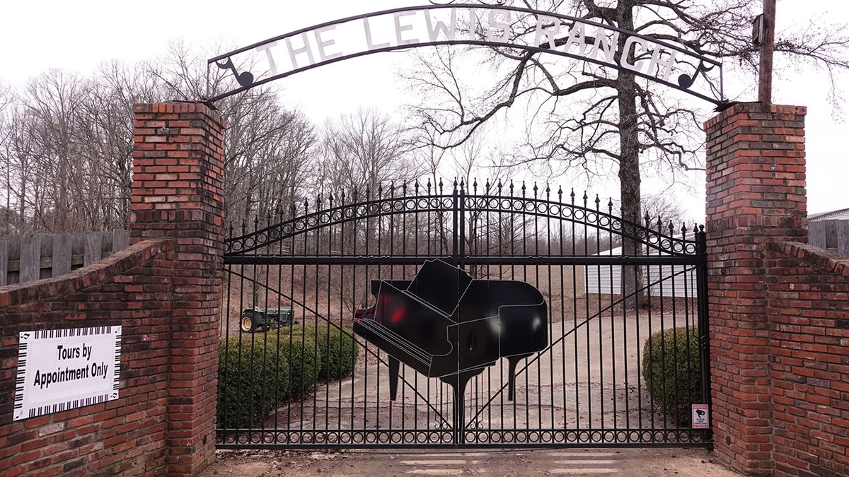 Jerry Lee Lewis ranch in Mississippi