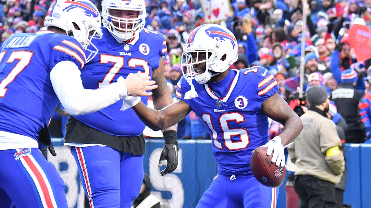 Bills' John Brown gives touchdown ball to trainer who administered