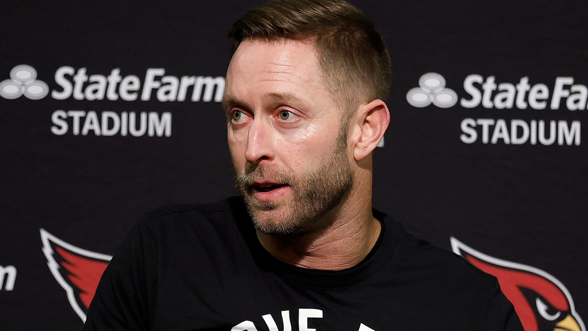 Kliff Kingsbury em conferência de imprensa