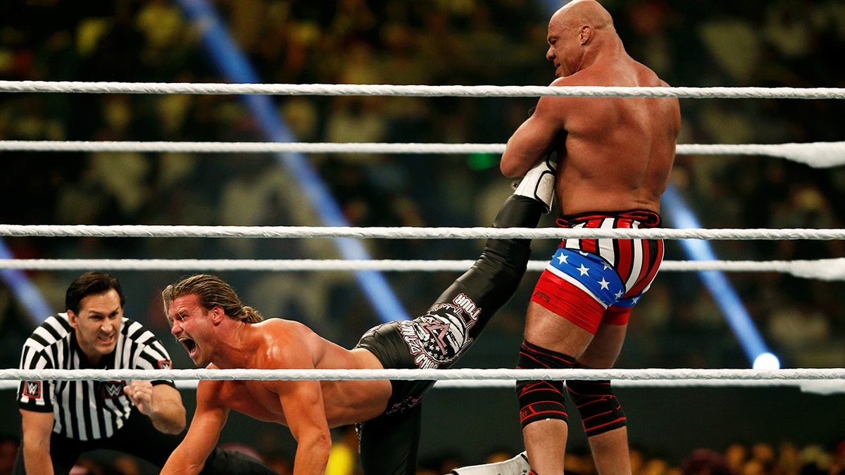 Kurt Angle vs Dolph Ziggler