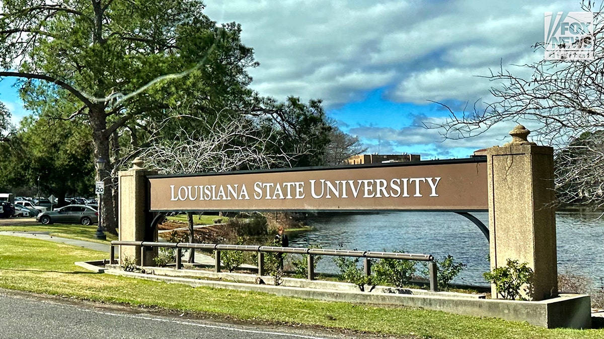 The Louisiana State University entrance sign.