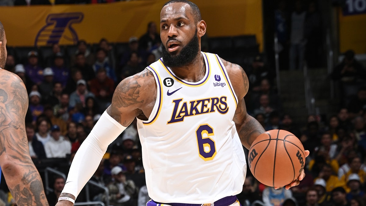 LeBron James scores 38,000th point, inches closer to all-time
