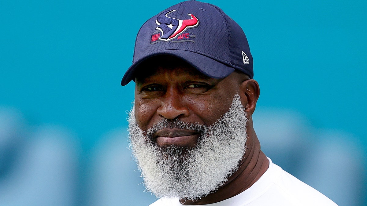 Lovie Smith vs the Dolphins