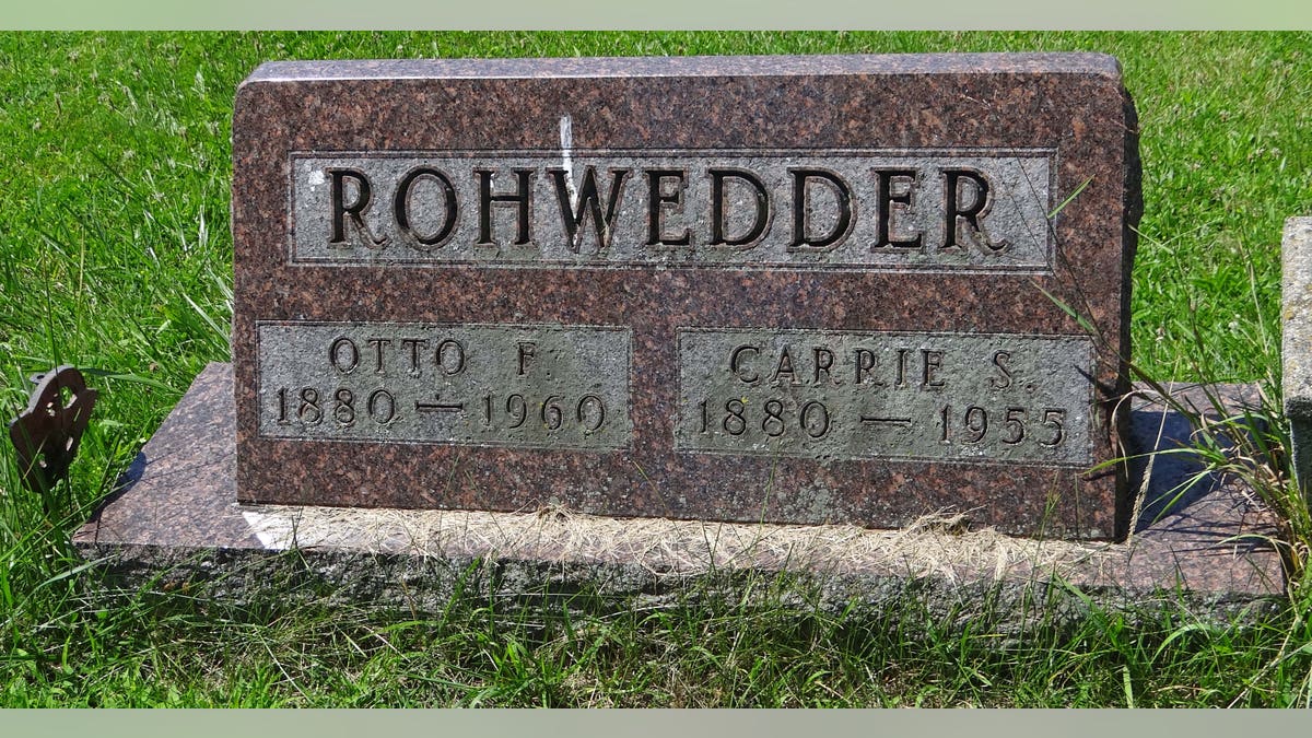 Sliced bread inventor grave