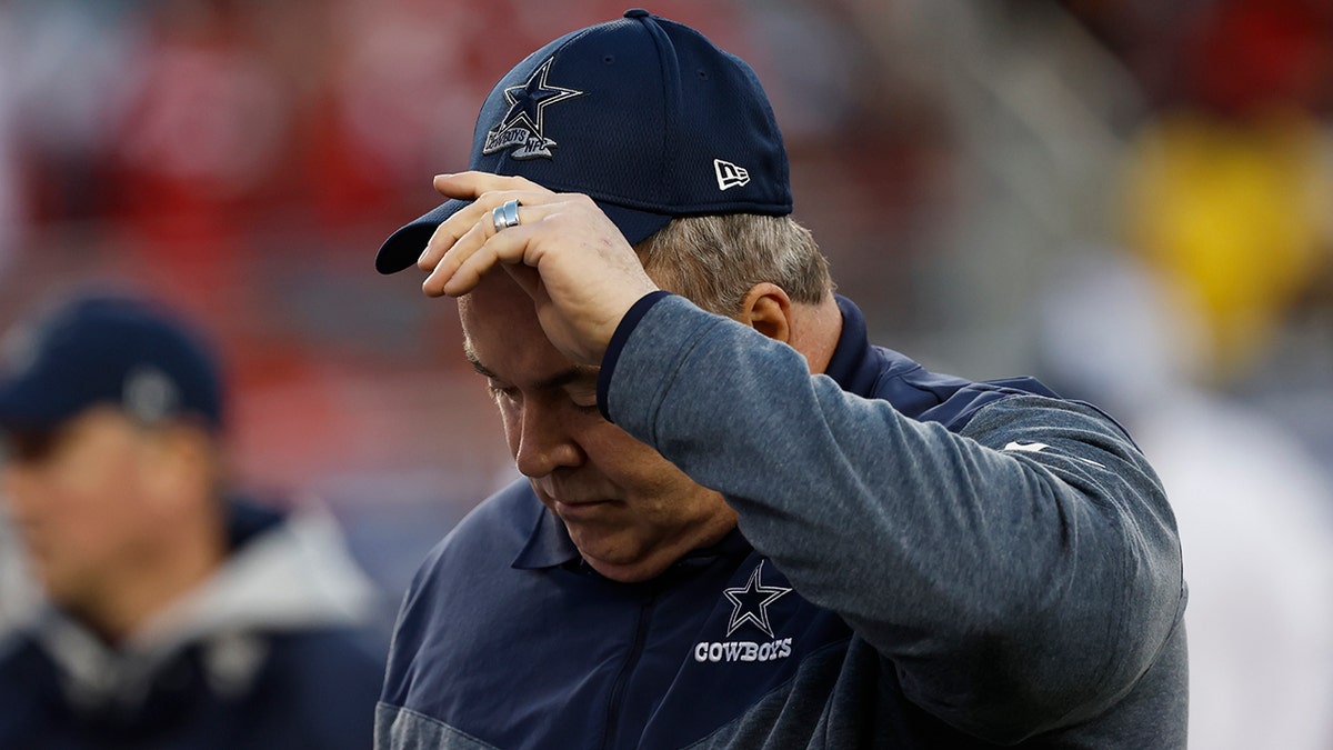 Cowboys' Mike McCarthy stiff-arms cameraman after loss to 49ers | Fox News