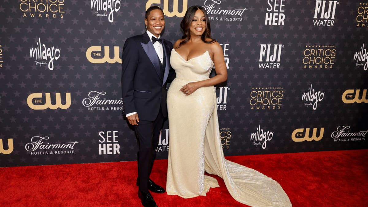 Niecy Nash and Jessica Betts walk red carpet together