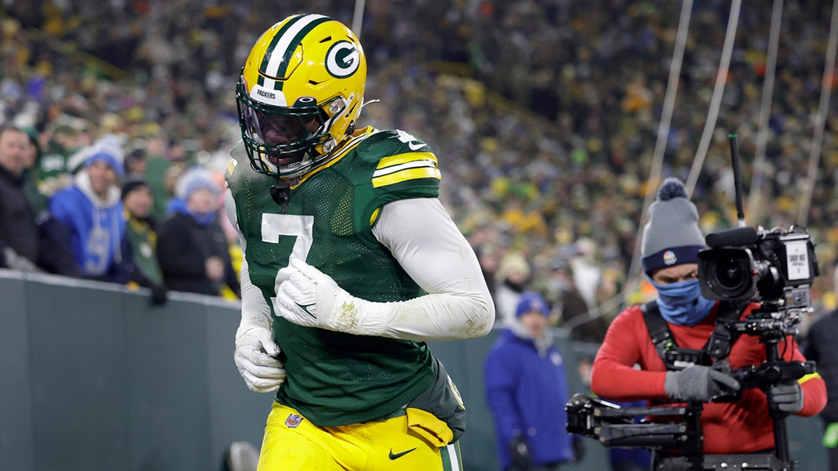Field View] Quay Walker looking like a running back out there :  r/GreenBayPackers