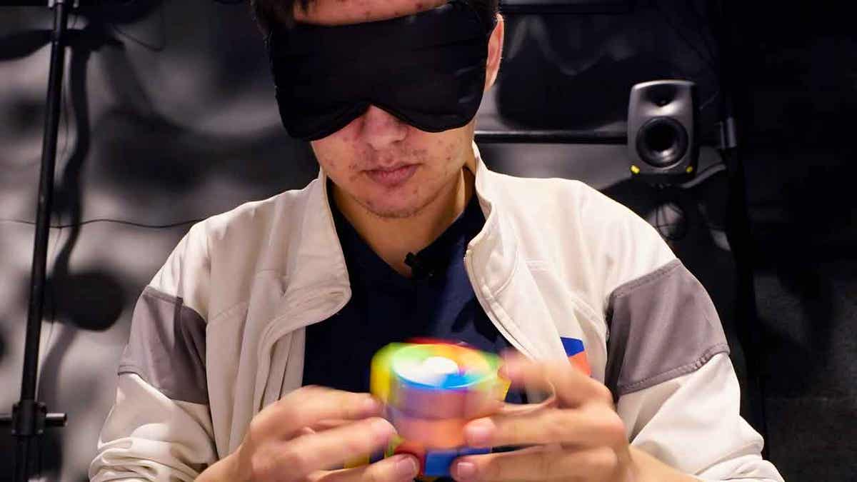 Stanley Chapel doing a Rubik's Cube blindfolded