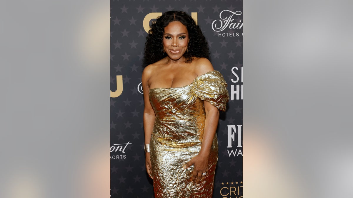 Sheryl Lee Ralph takes plunge in gold lame dress