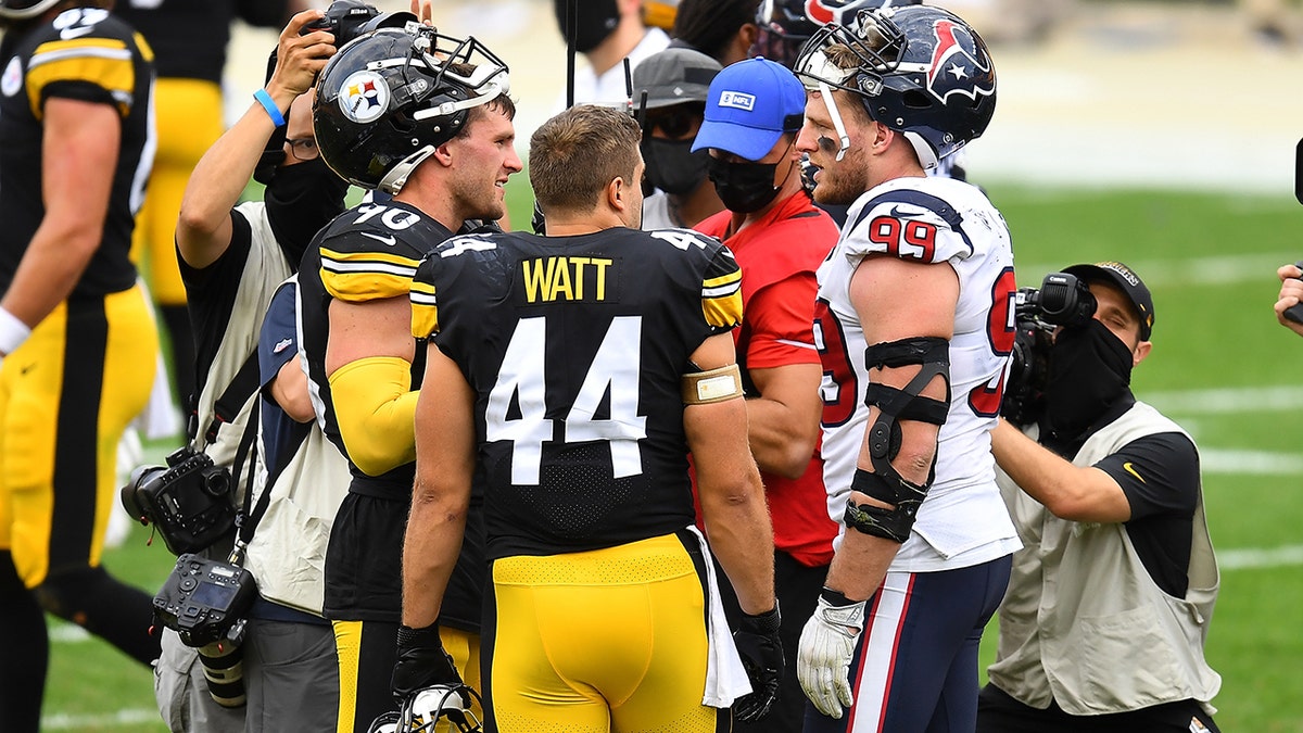 JJ Watt stars in final NFL game; brothers Derek, TJ wear his jersey