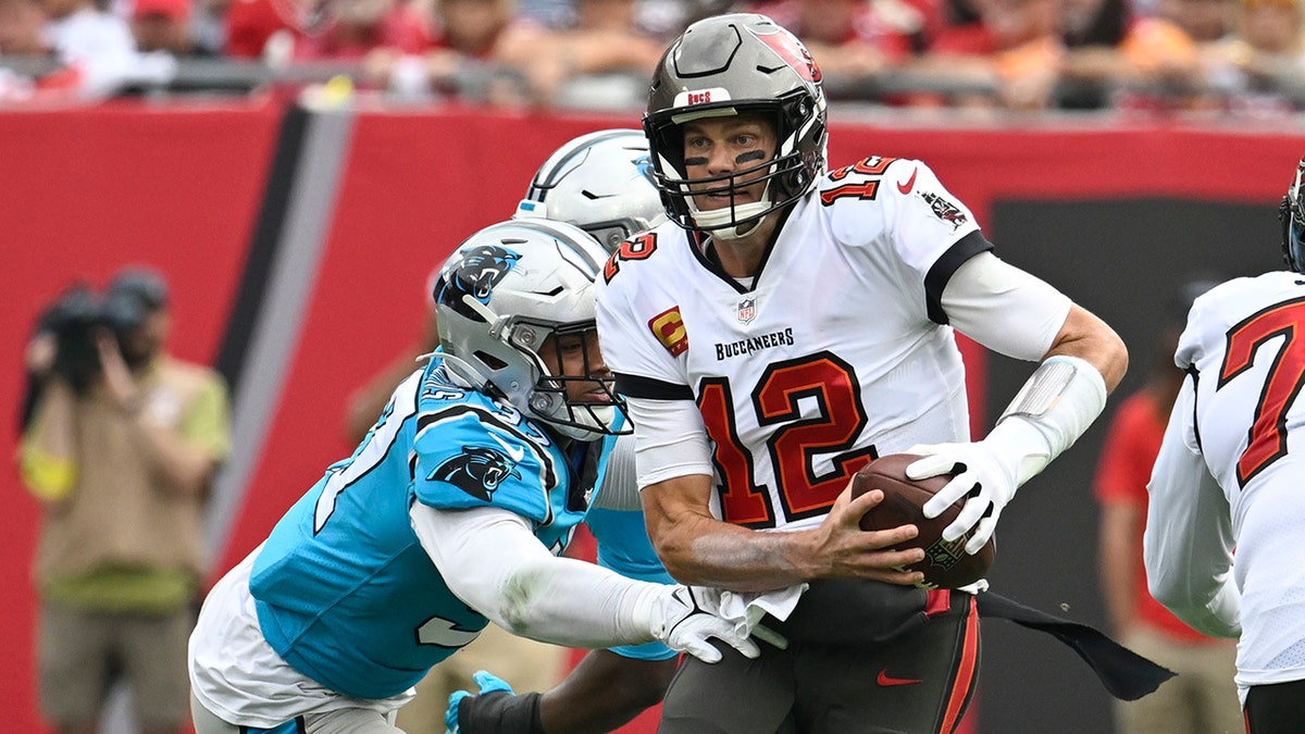 Tom Brady, Mike Evans put together monster performances to lift Bucs to NFC South-clinching win