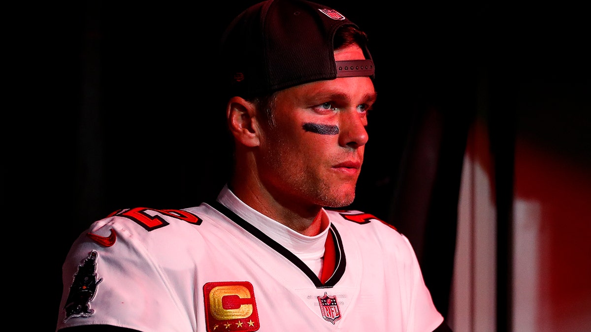 Tom Brady admirer takes page out of Gisele Bündchen’s playbook, blames Bucs players for loss