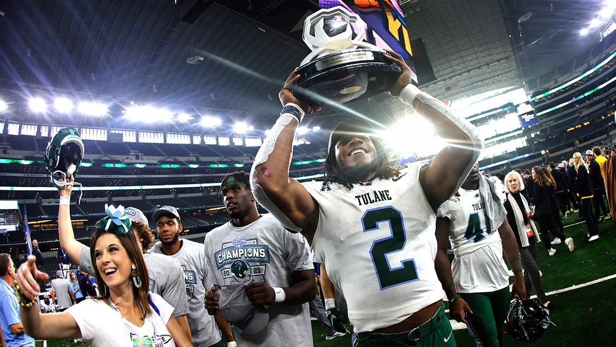 Dorian Williams holds the trophy