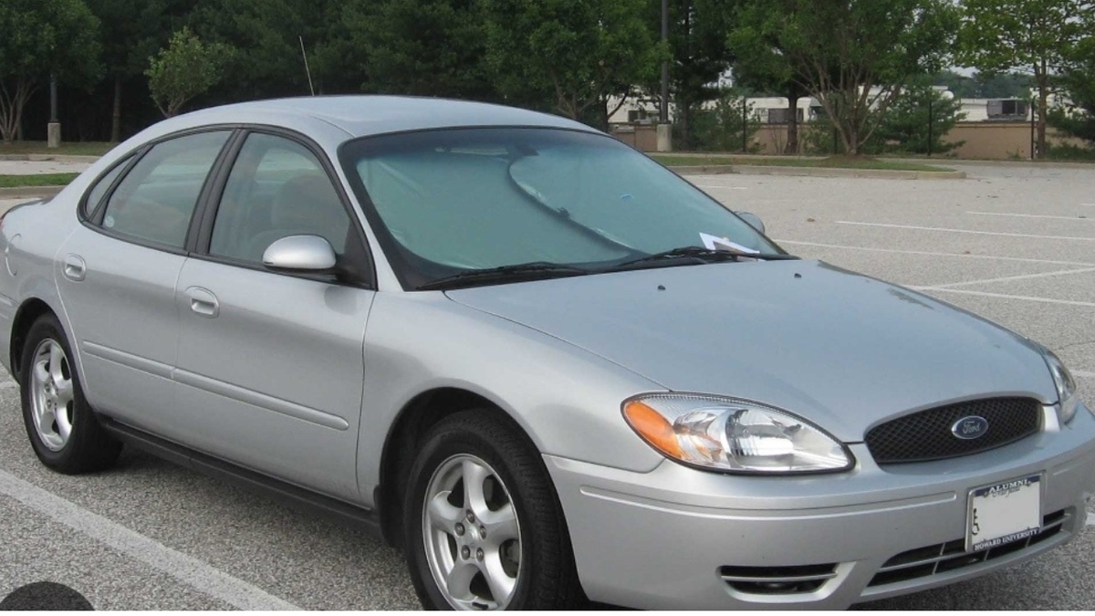 Silver 2003 Ford Taurus picture