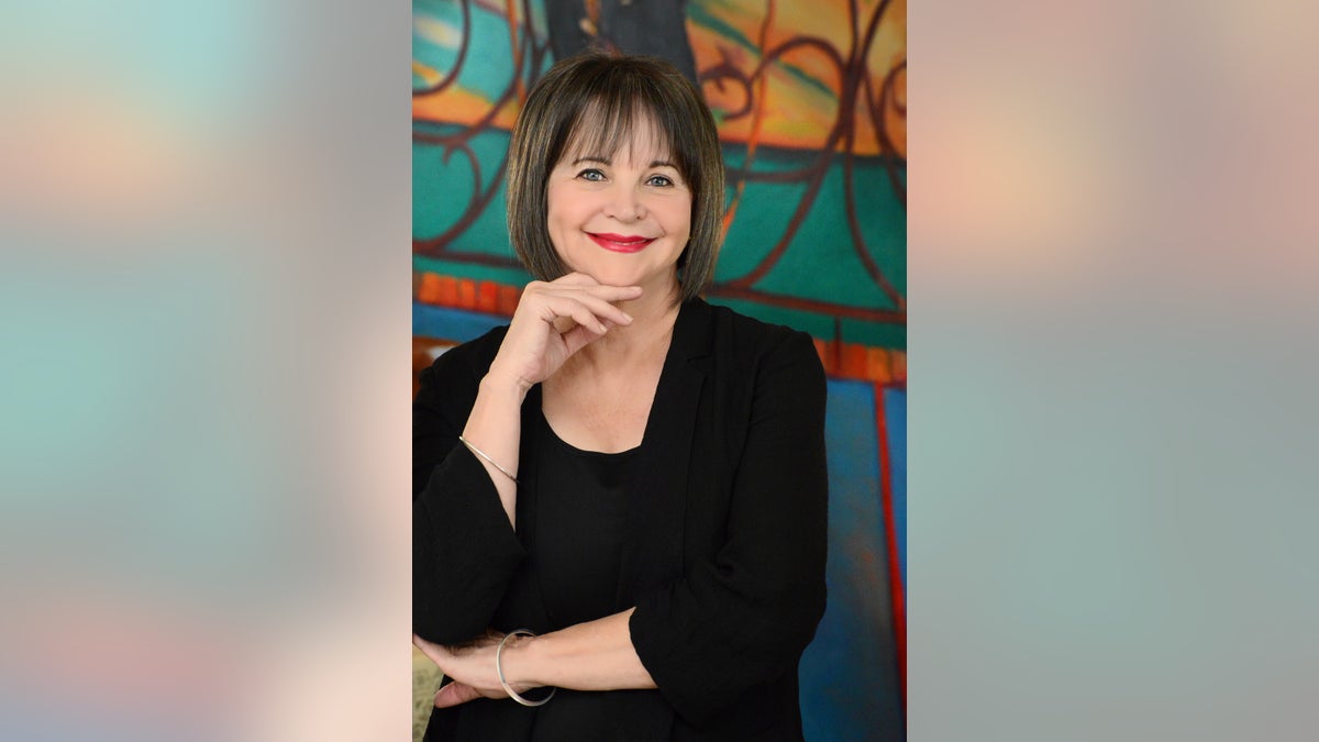 Cindy Williams smiles for the camera