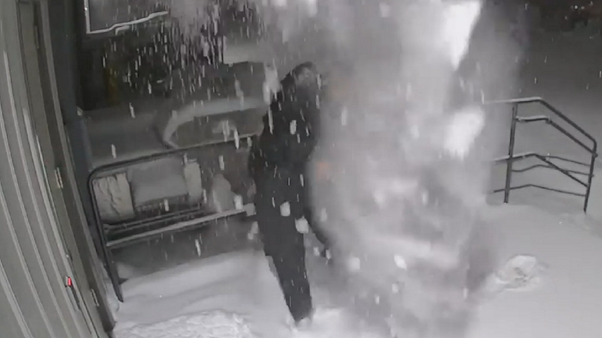 Snow falls on police officer's head in Wisconsin