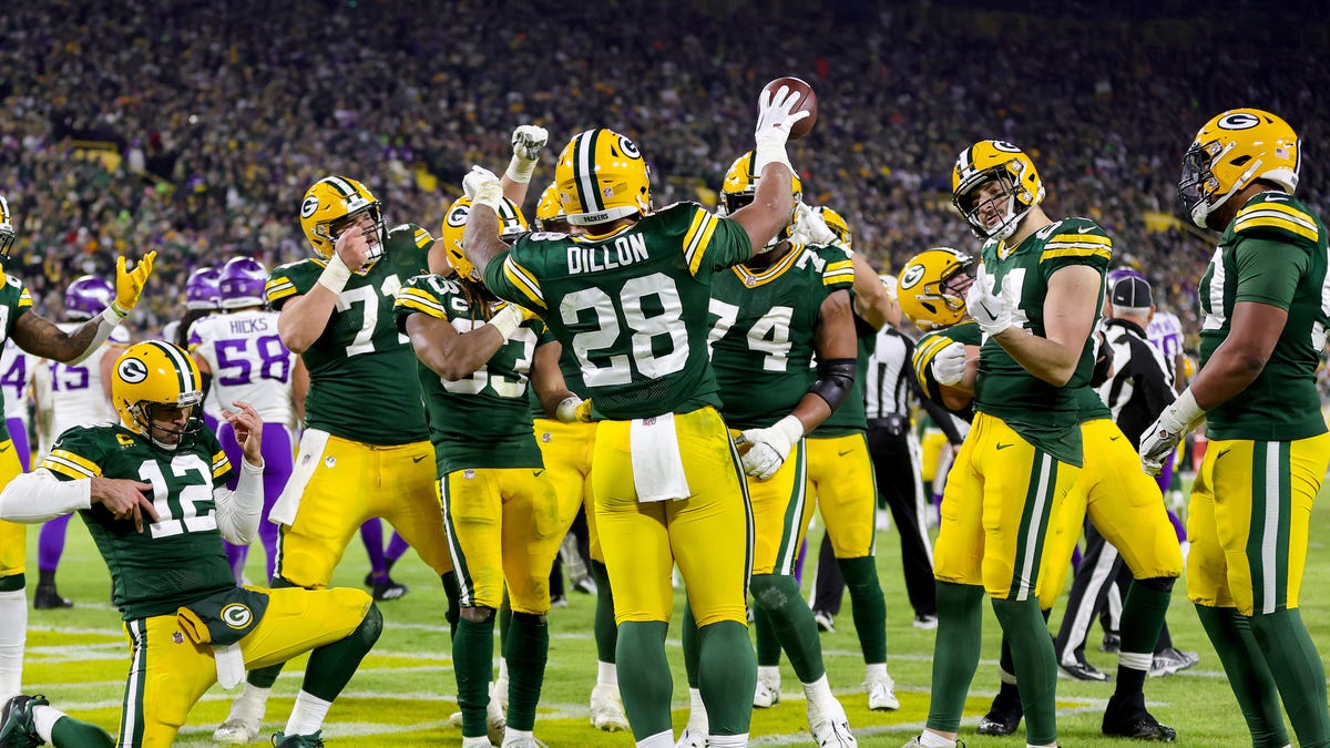 Packers Destroy Vikings to Secure NFC's Top Seed - Shepherd Express