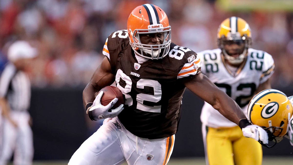 Benjamin Watson running