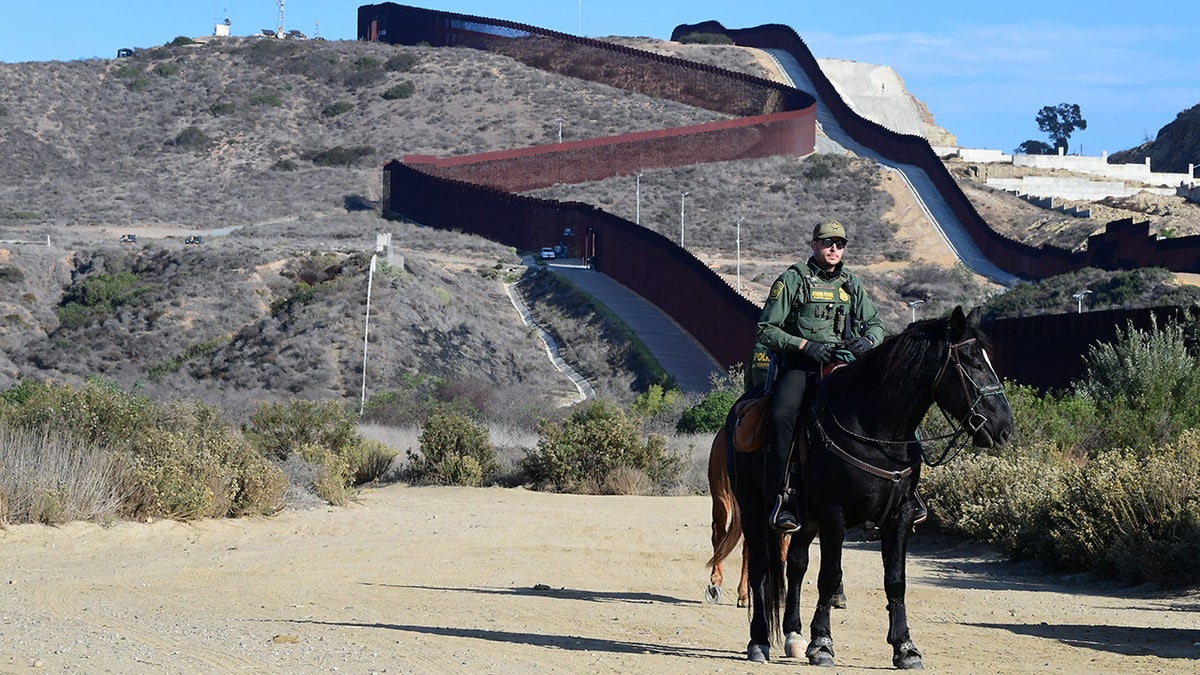 Horseback border patrol agent
