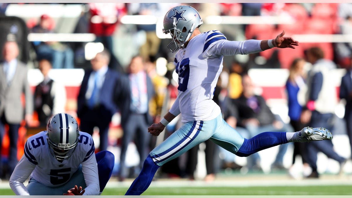 Brett Maher kicks field goal