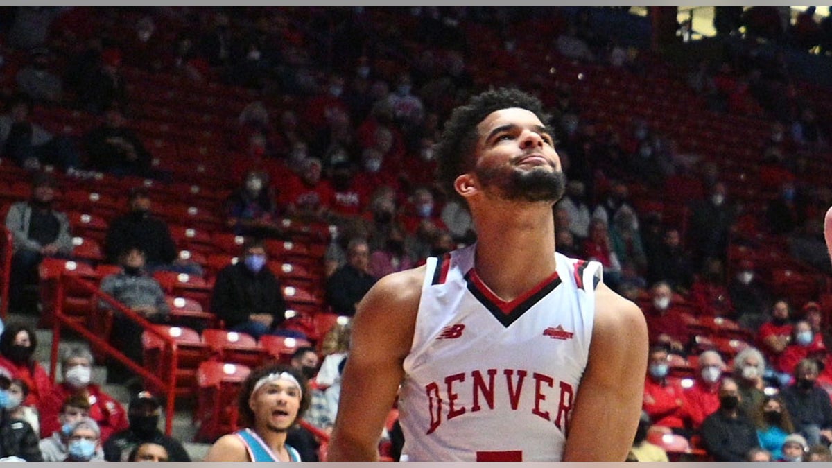 Coban Porter watches dunk