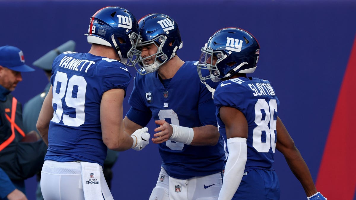 Daniel Jones celebrates touchdown