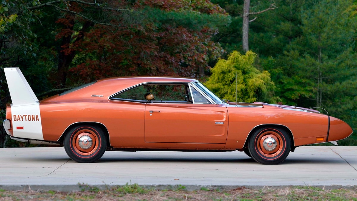 1969 Dodge Hemi Daytona muscle car sold for record $ million | Fox News