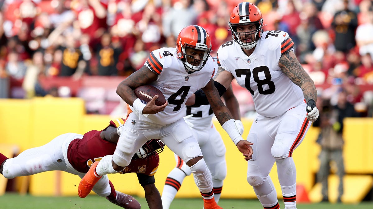 Deshaun Watson #4 of the Cleveland Browns runs the ball during the fourth quarter against the Washington Commanders at FedExField on January 01, 2023 in Landover, Maryland.