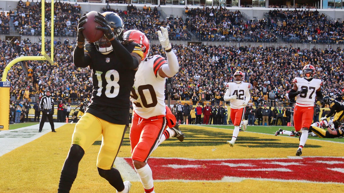 Pittsburgh Steelers wide receiver Diontae Johnson runs against the Tampa Bay  Buccaneers during an NFL football game at Acrisure Stadium, Sunday, Oct.  16, 2022 in Pittsburgh. (Winslow Townson/AP Images for Panini Stock