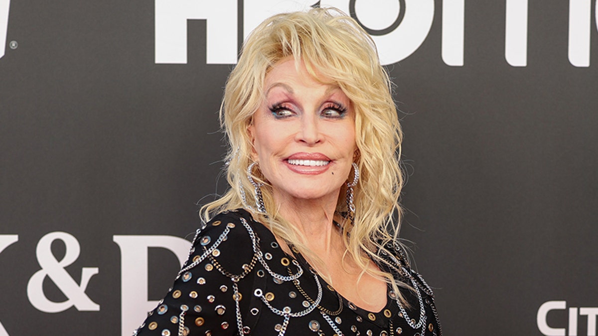 Dolly Parton red carpet