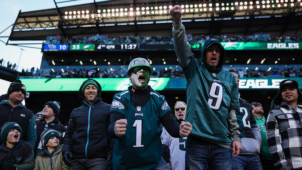 Eagles welcome back fans to Lincoln Financial Field in a limited capacity  beginning Sunday!