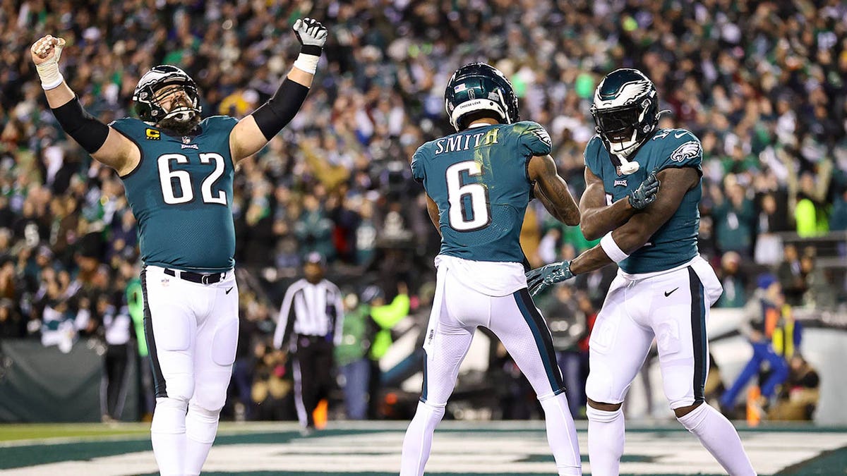Eagles offense celebrates touchdown