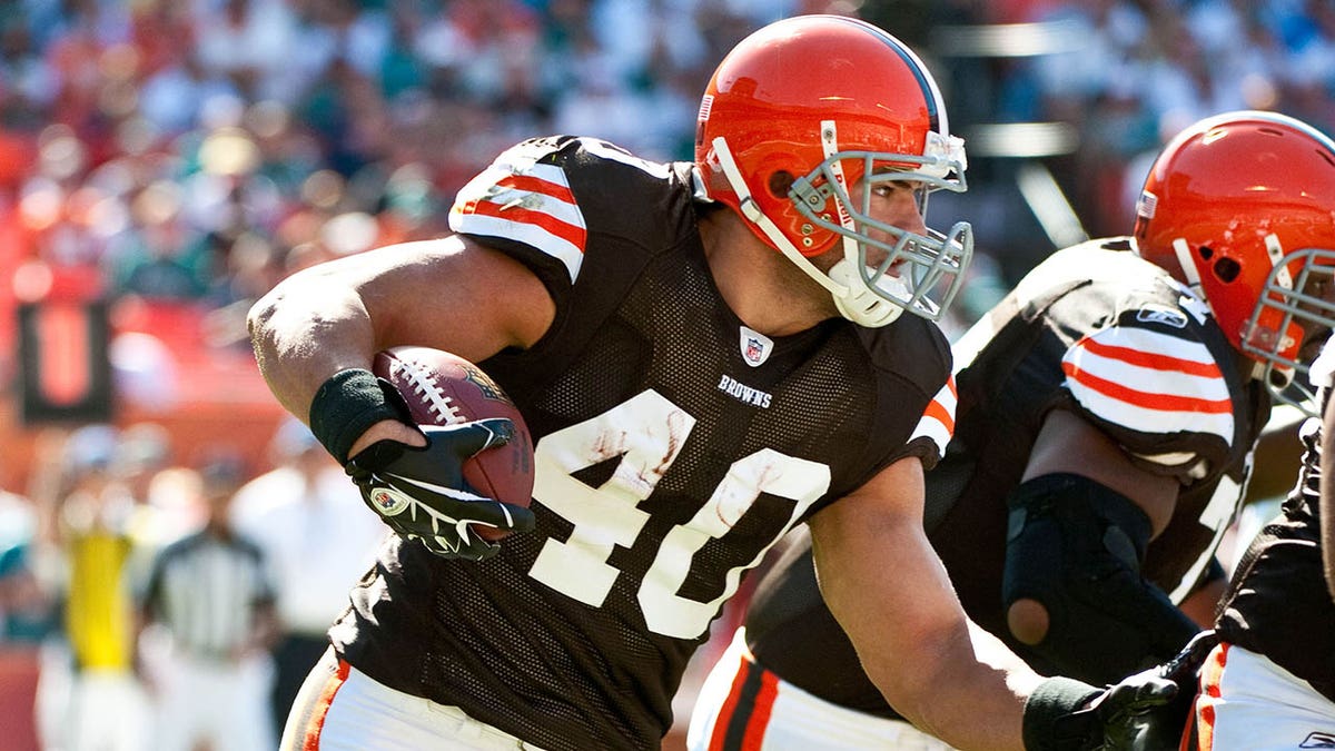 Peyton Hillis rushing